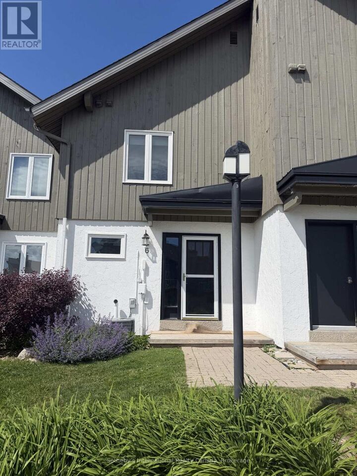 Property Photo:  104 Kellie'S Way 6  ON L9Y 0L5 