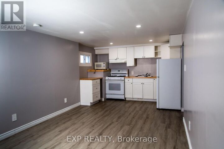 Property Photo:  106 South Street East Lower  ON N5H 1P8 