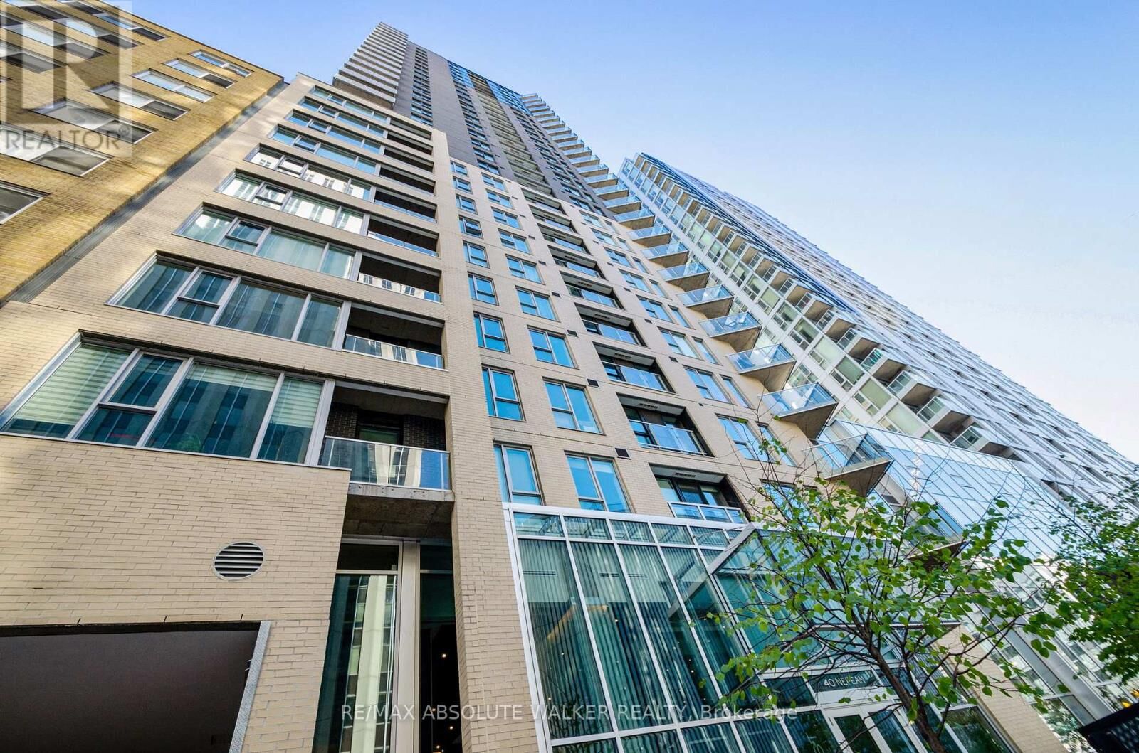 Property Photo:  40 Nepean Street 2702  ON K2P 0X5 
