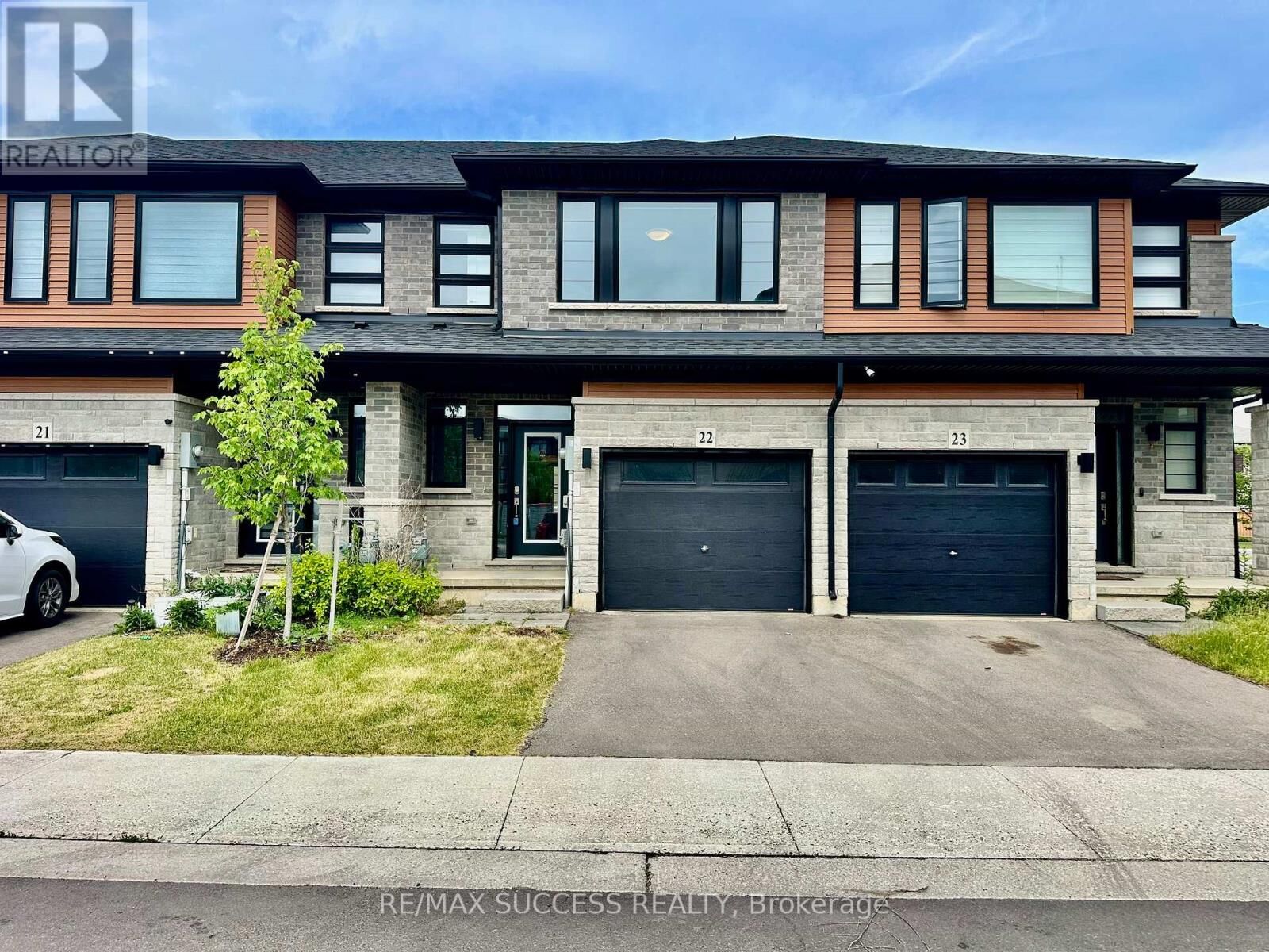 Property Photo:  461 Blackburn Drive 22  ON N3T 0W9 