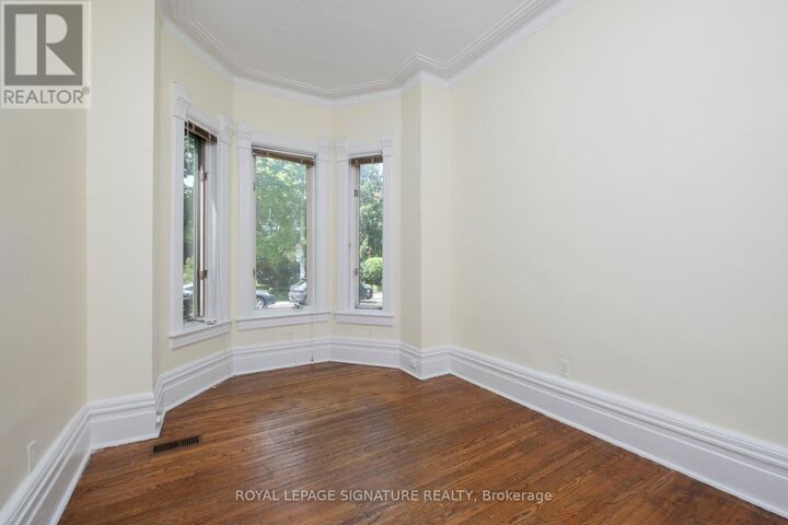 Property Photo:  199 Major Street  ON M5S 2L4 