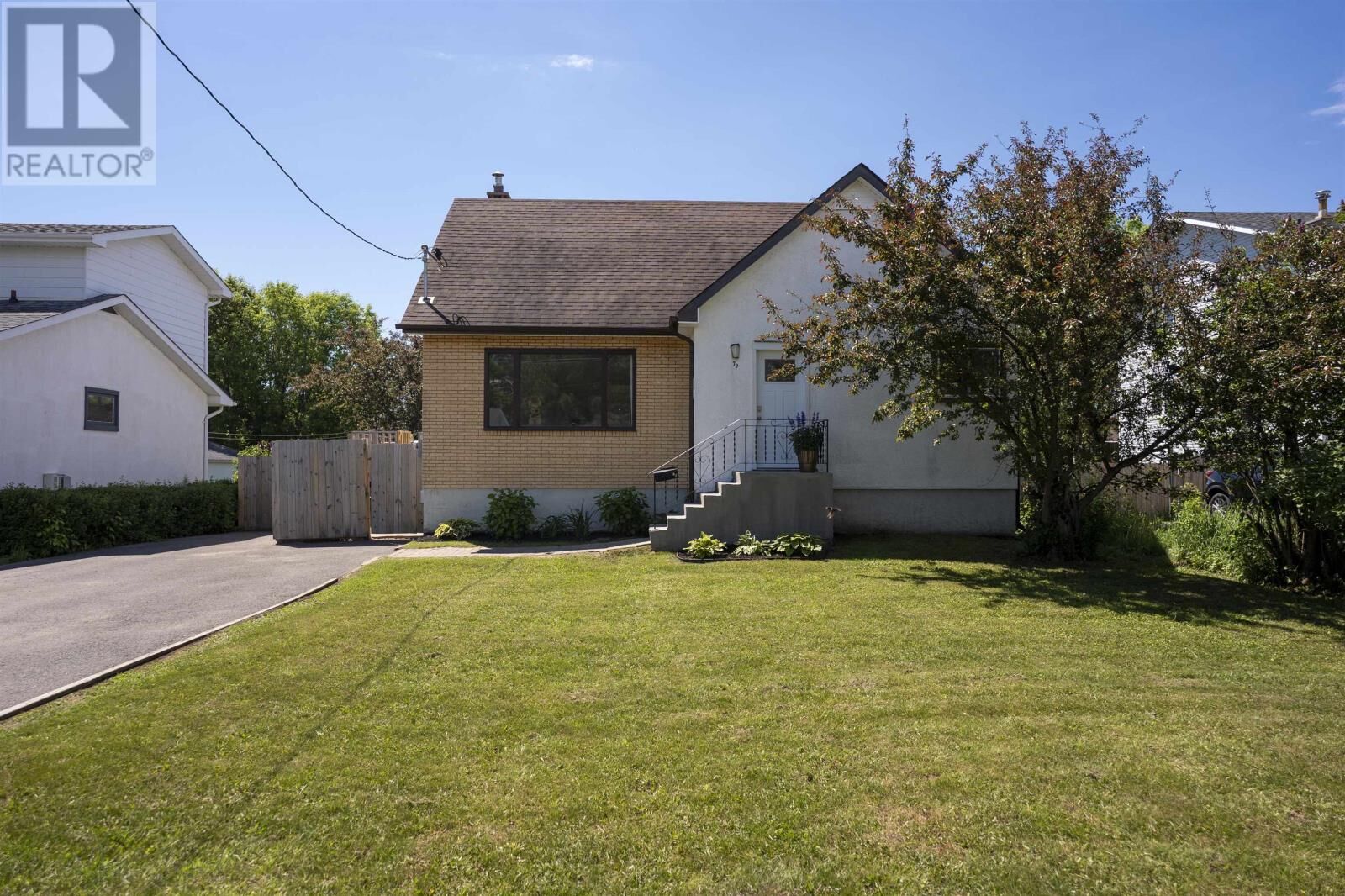 Property Photo:  79 Vera Ave  ON P7A 6T7 