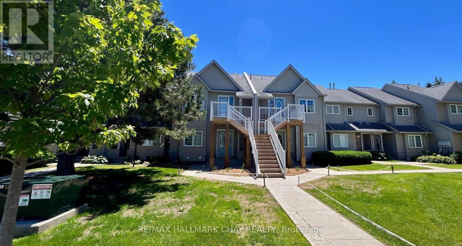 Property Photo:  162 Settlers Way 16  ON L9Y 0M4 