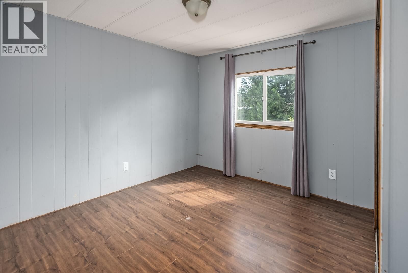 Property Photo:  11812 Ponderosa Boulevard 1  BC V3Y 1Z3 