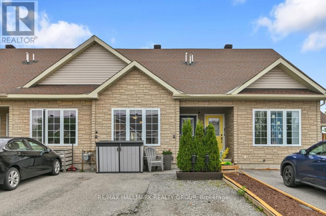 Property Photo: 17 Spicer Street ON K7C 4S3