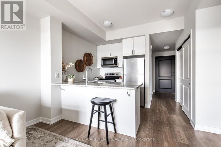 Property Photo:  870 Queenston Road 504  ON L8G 0B9 