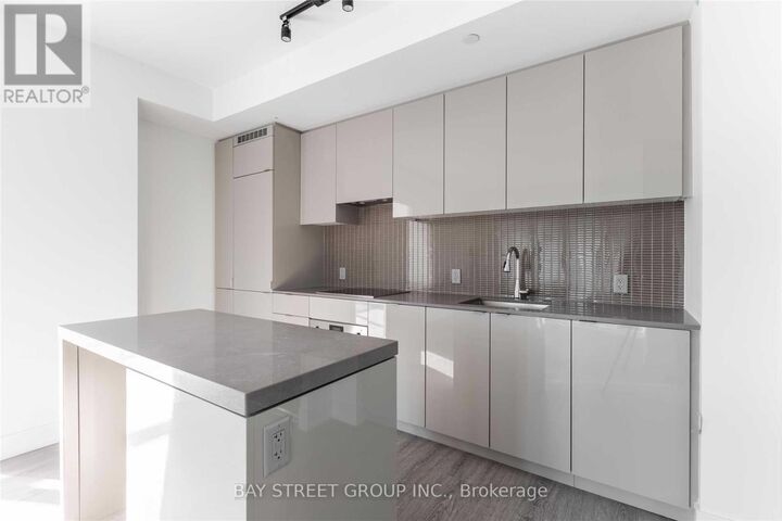 Property Photo:  7 Grenville Street 2911  ON M4Y 1A1 