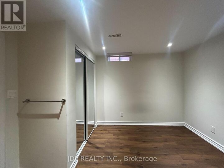 Property Photo: 36 Bendamere Cres Crescent Bsmt ON L3P 6Y1
