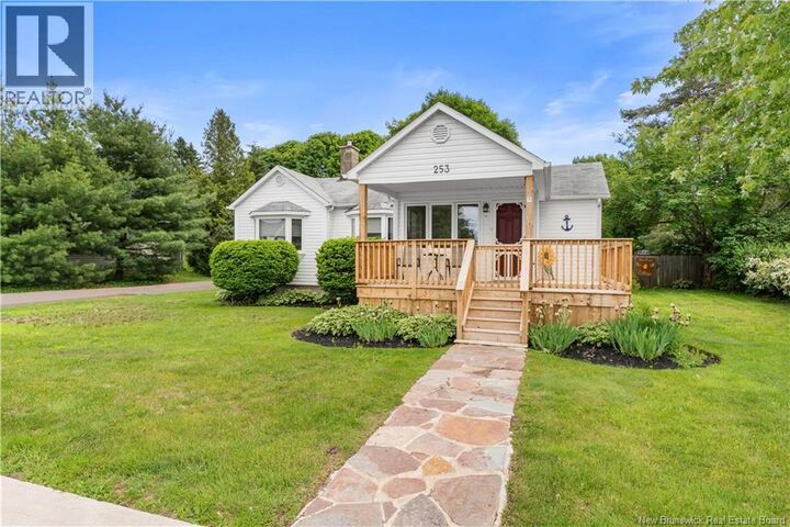 Property Photo:  253 Elizabeth Street  NB E4P 1R4 