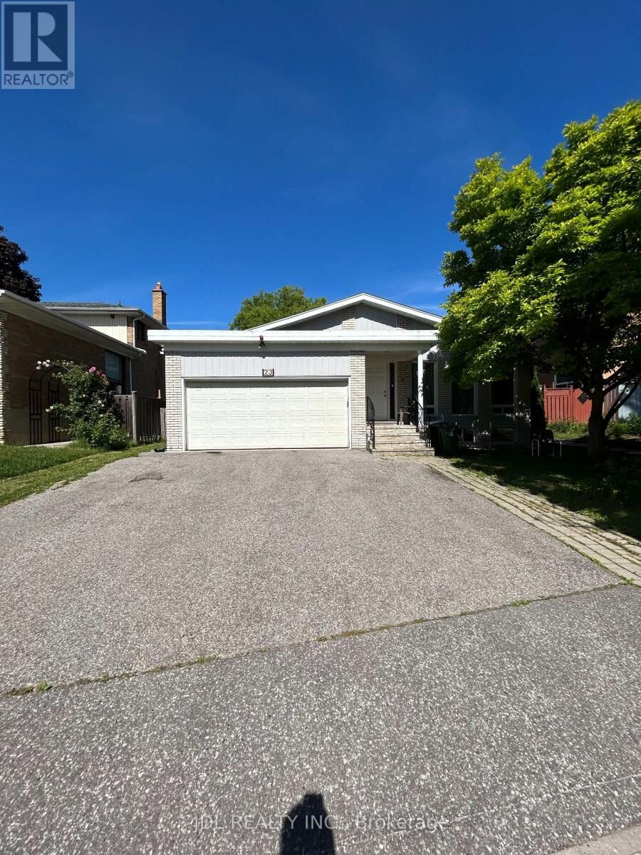 Property Photo:  23 Pineway Blvd Boulevard  ON M2H 1A3 