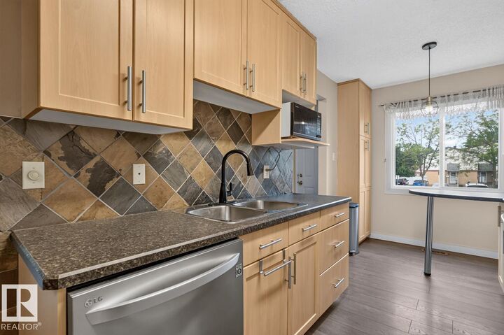 Property Photo:  12C Twin Terrace NW  AB T6K 1V4 