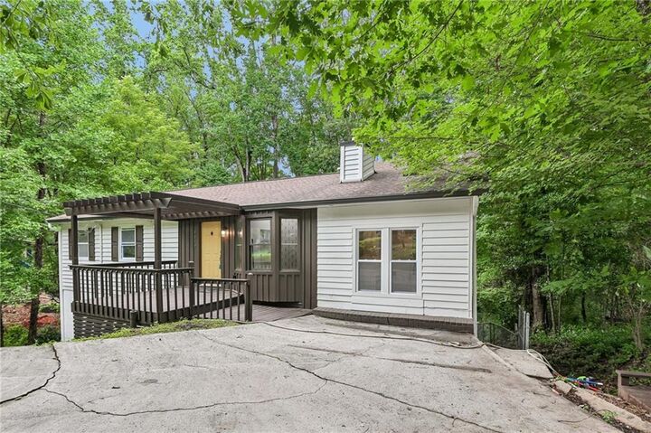 Property Photo: 2272 Vistamont Drive GA 30033