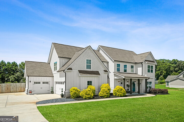 Property Photo: 1538 E Lake Road GA 30252