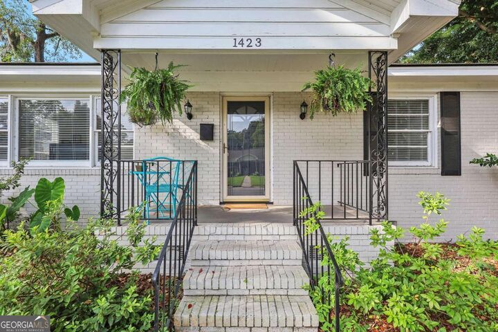 Property Photo:  1423 E 40th Street  GA 31404 