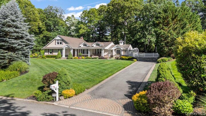 Property Photo:  10 Serene Court  NY 11746 