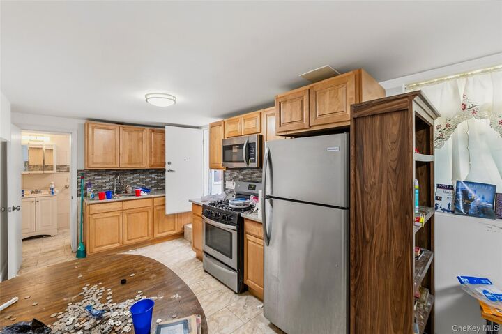 Property Photo:  1716 Fowler Avenue  NY 10462 