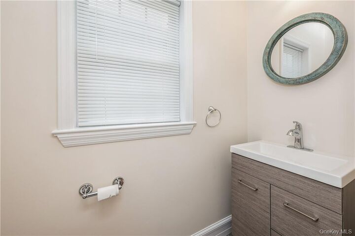 Property Photo:  11 Park Avenue  NY 10528 