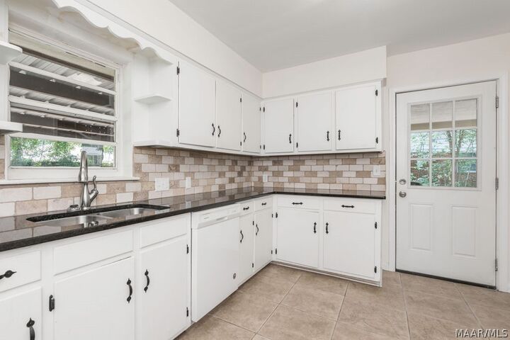 Property Photo: 1835 Hill Hedge Drive AL 36106
