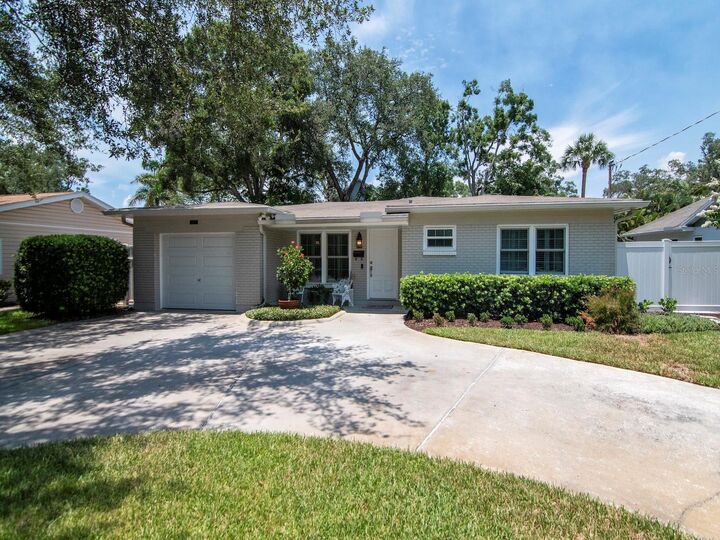Property Photo: 4415 W San Carlos Street FL 33629