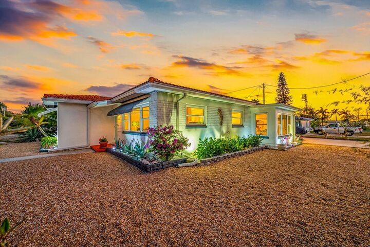 Property Photo:  1401 Island Drive S  FL 33707 