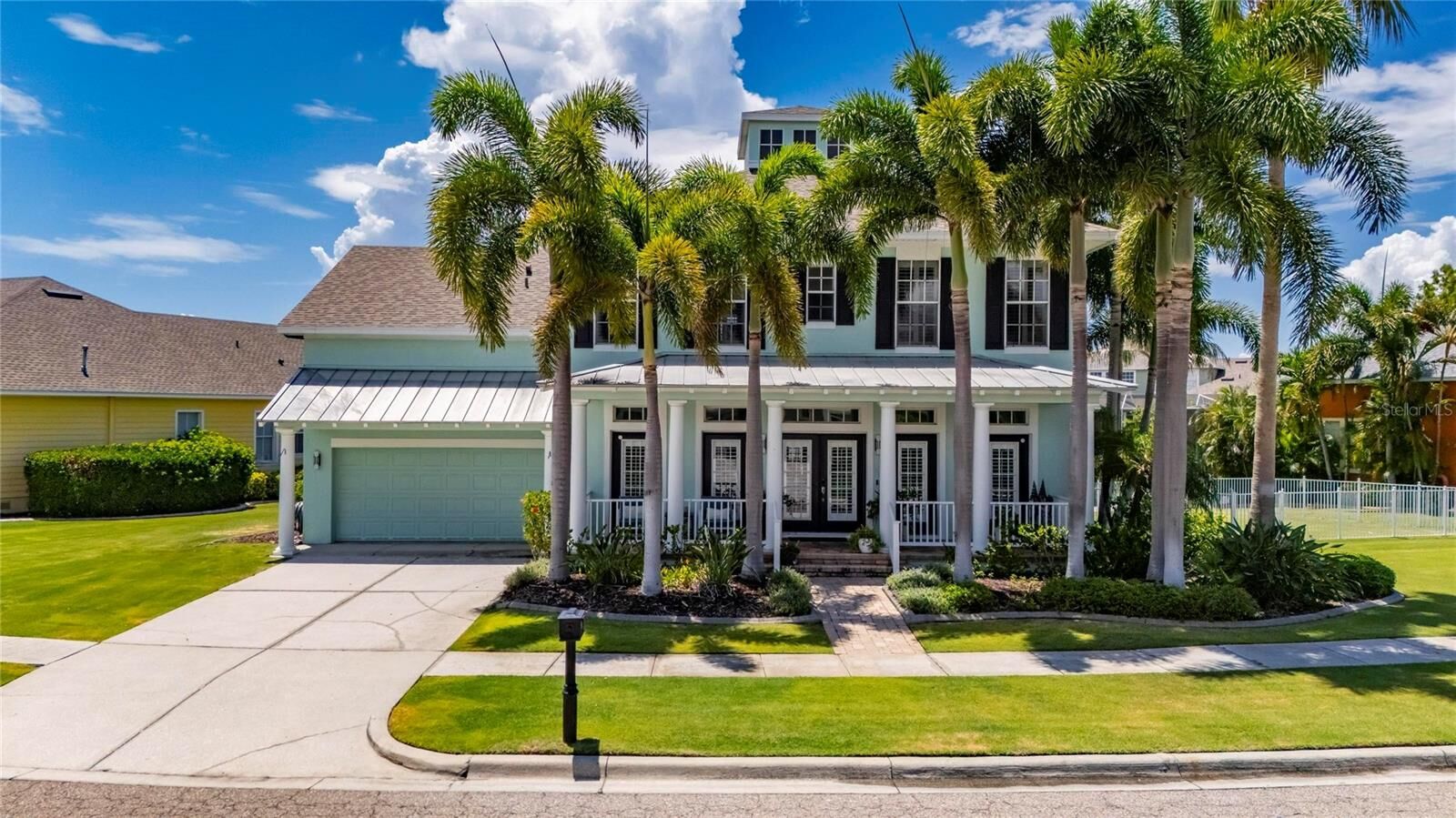 Property Photo: 508 Islebay Drive FL 33572