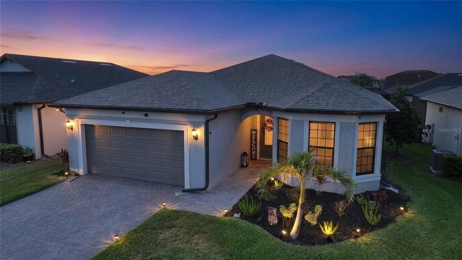 Property Photo:  2117 Laurifolia Court  FL 34289 