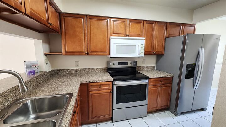 Property Photo:  2211 Margarita Court 2211  FL 34741 