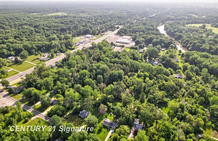 Property Photo: 1948 E Chippewa River Road MI 48640