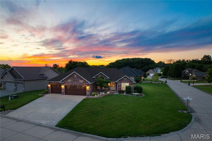 Property Photo:  137 Stonebridge Bluff Drive  IL 62062 