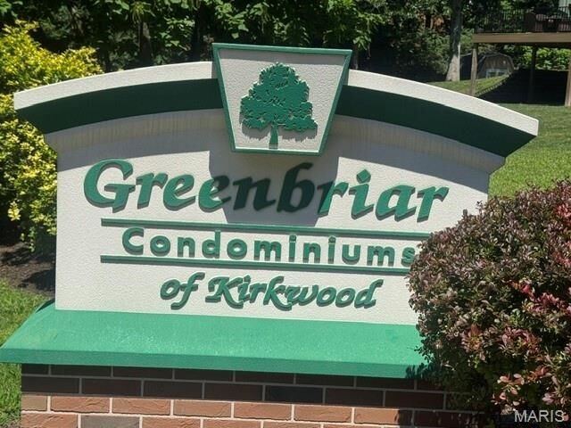 Property Photo:  1969 Greenglen Drive 303  MO 63122 