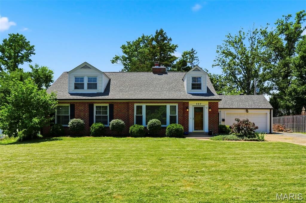 Property Photo:  557 N Woodlawn Avenue  MO 63122 