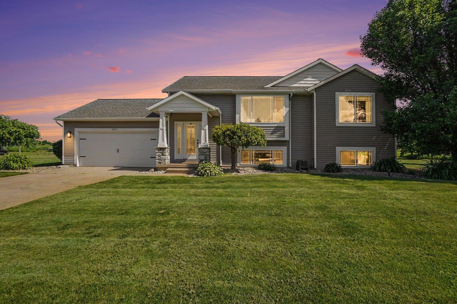 Property Photo:  4913 W Daisy Way  MI 49412 