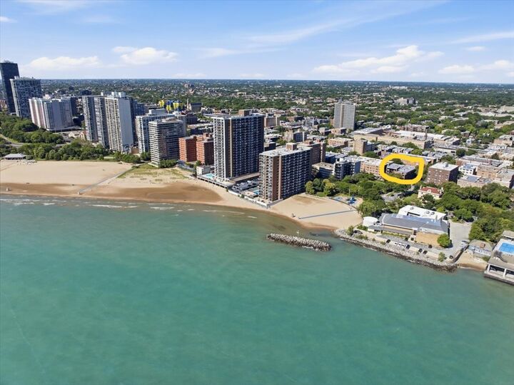 Property Photo:  1023 W Thorndale Avenue 1  IL 60660 