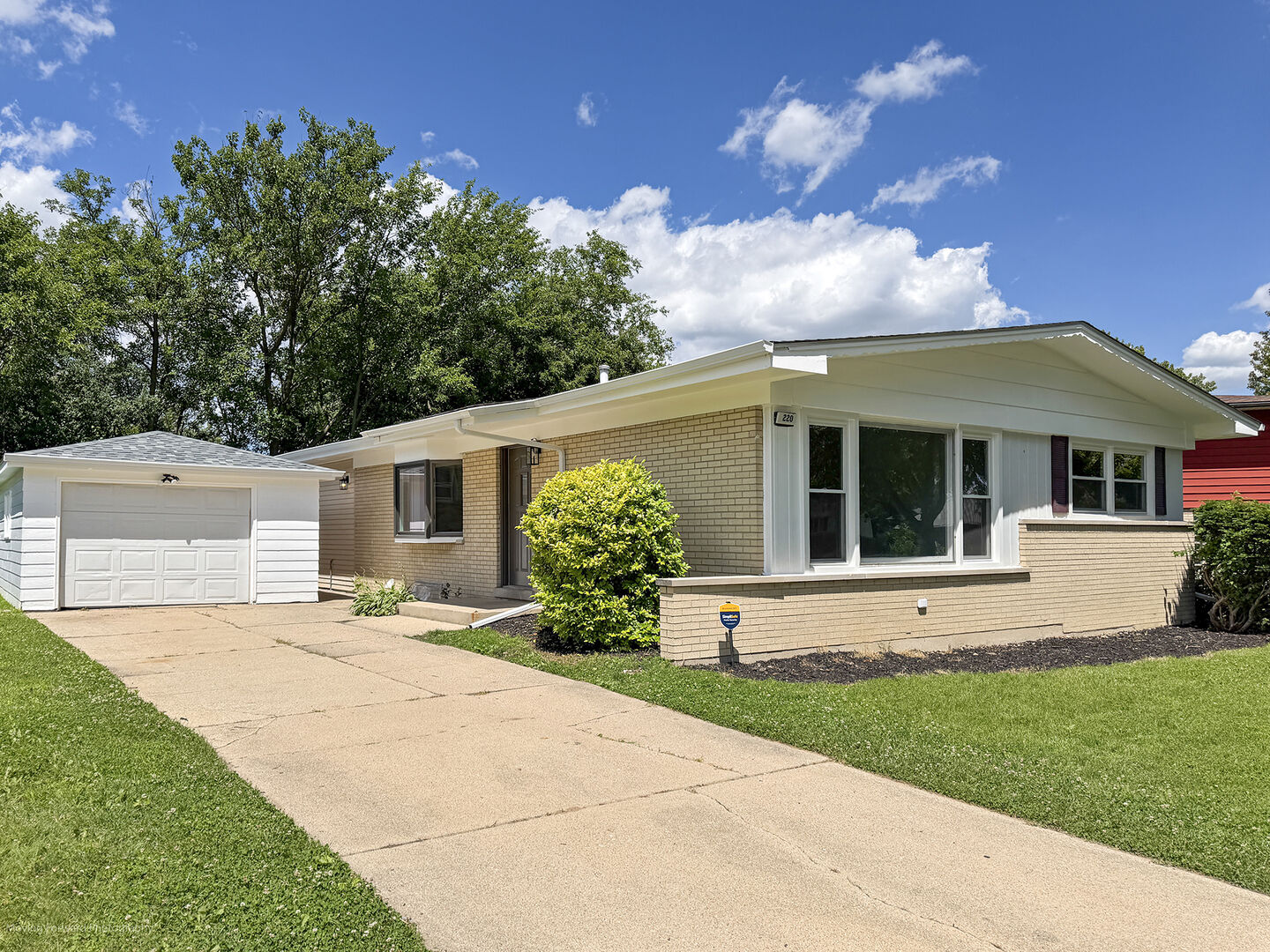Property Photo:  220 N Park Drive  IL 60425 