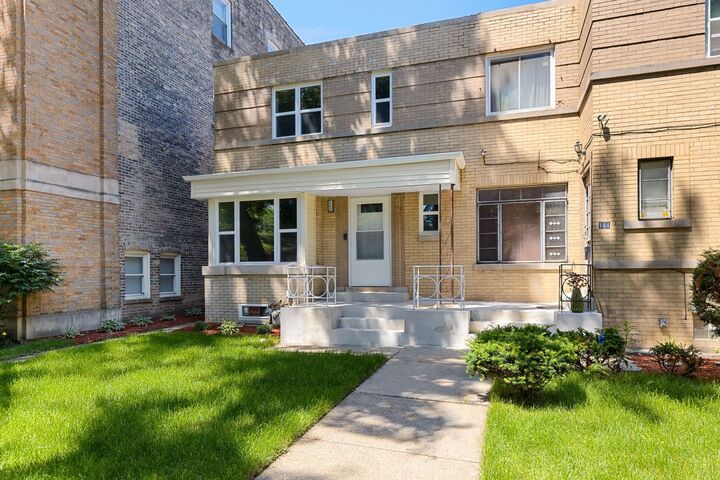 Property Photo: 142 Callan Avenue IL 60202