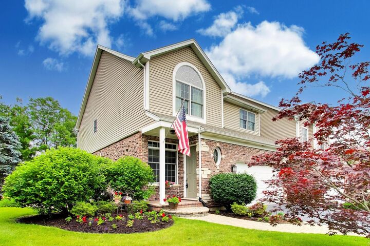 Property Photo:  1281 S Falcon Drive  IL 60067 