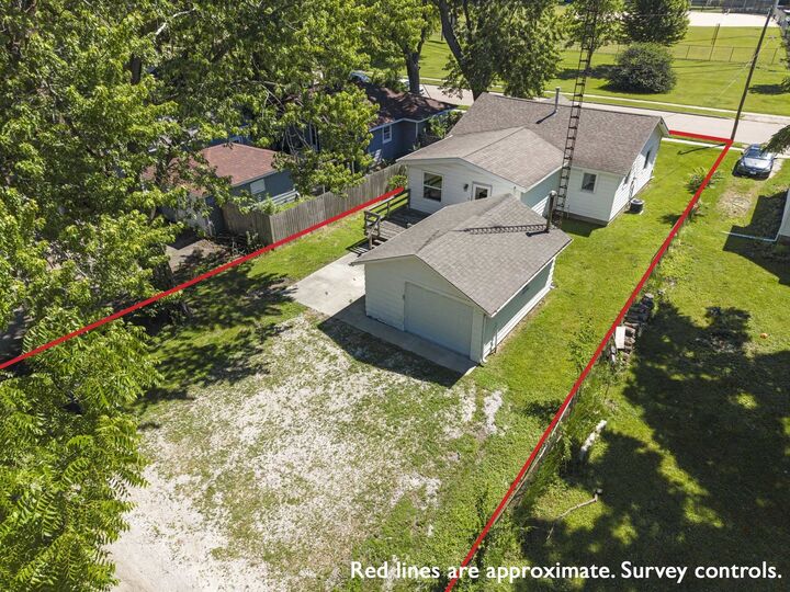Property Photo:  913 N 15th Street  IL 60115 