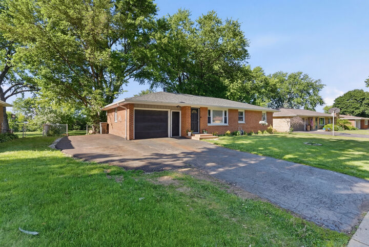 Property Photo:  120 Terry Drive  IL 60554 