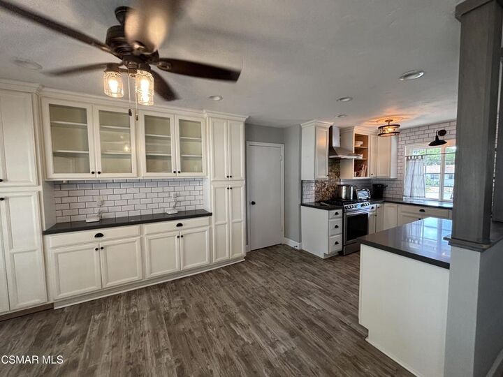 Property Photo:  751 Calle Naranjo  CA 91360 