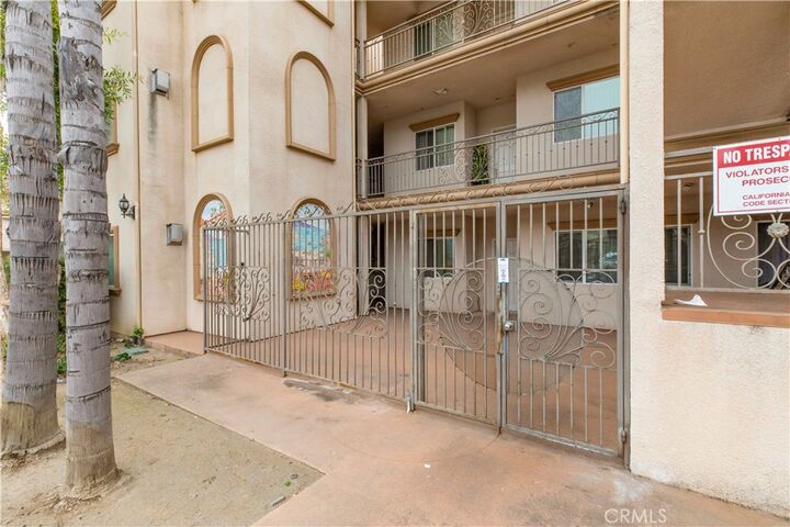 Property Photo:  565 E San Jose Ph1  CA 91501 