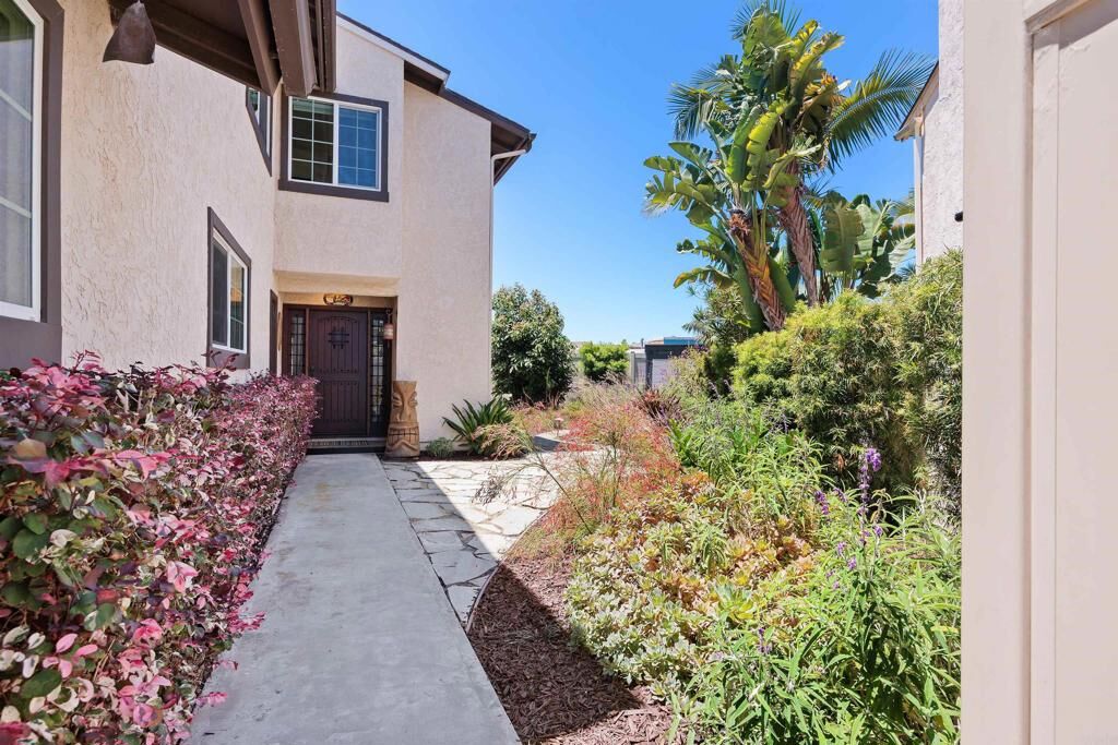 Property Photo: 206 Calle De Madera CA 92024