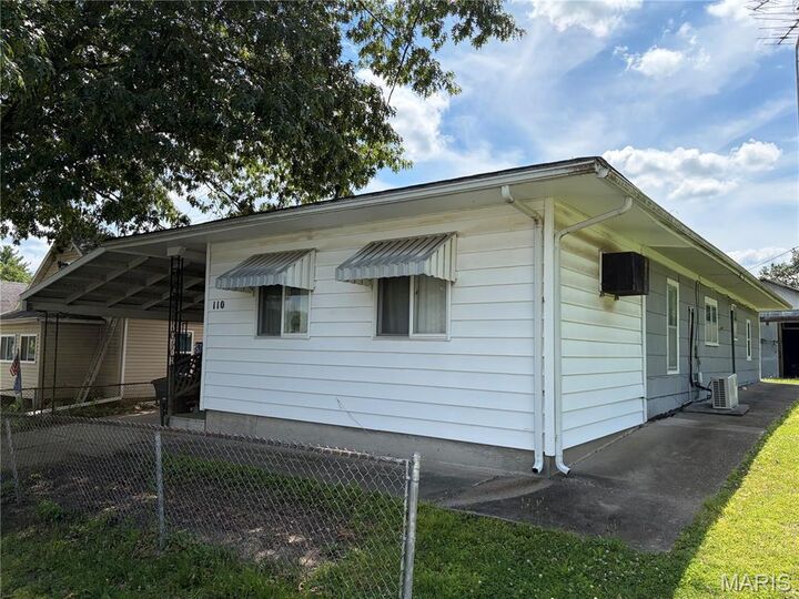 Property Photo: 110 Water Street IL 62089