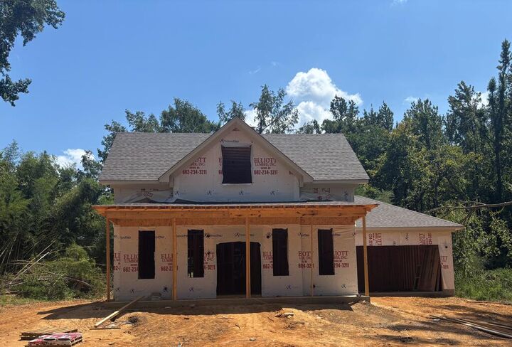 Property Photo:  2215A Lee Loop  MS 38655 