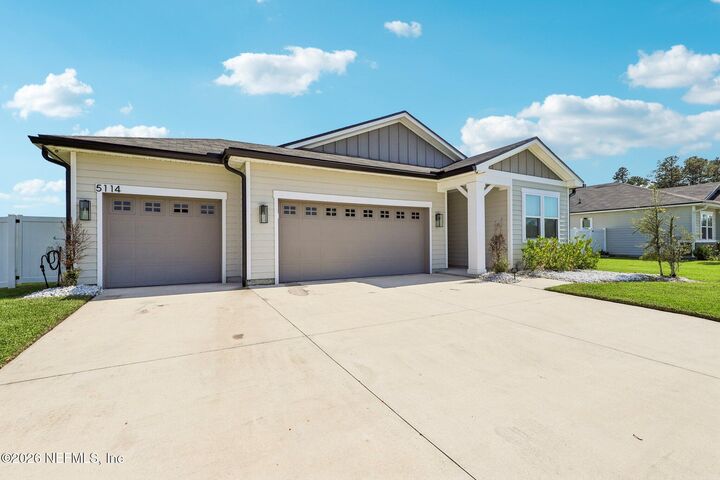 Property Photo:  5114 Angel Lake Drive  FL 32218 