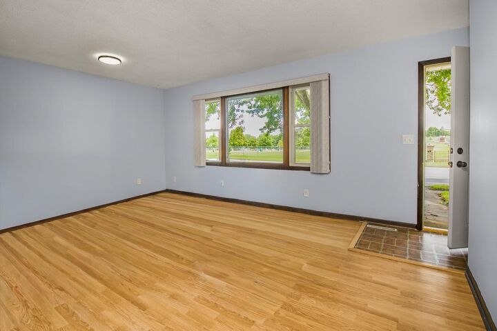 Property Photo: 1557 Dale Street N MN 55117