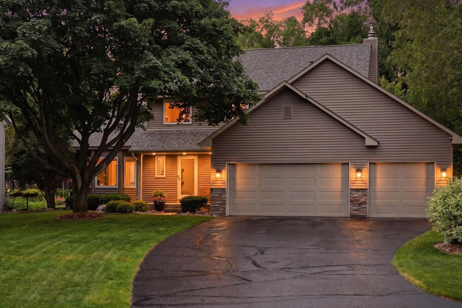 Property Photo:  4085 Deerwood Trail  MN 55122 