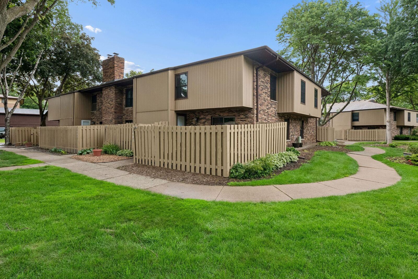 Property Photo:  2401 Unity Avenue N  MN 55422 
