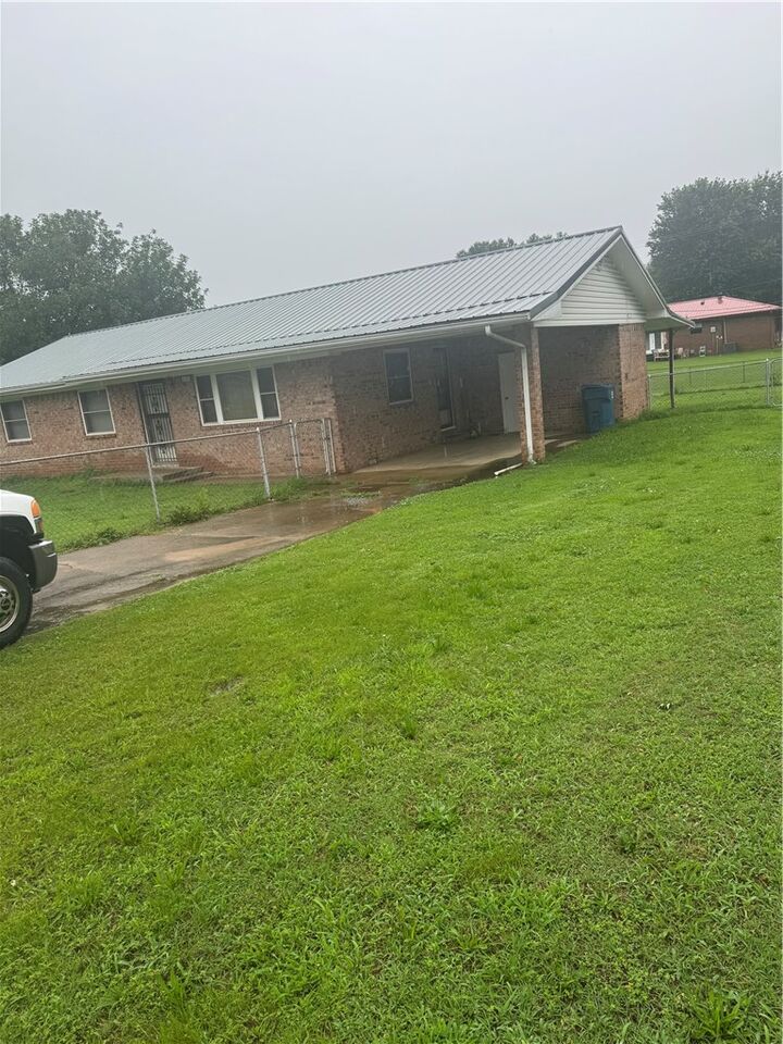 Property Photo: 628 Pine Avenue AR 72734