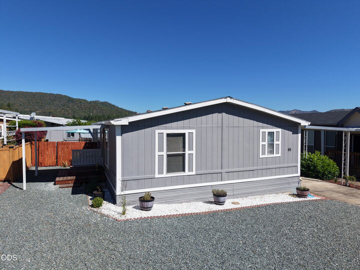 Property Photo: 8401 Old Stage Road Unit 65 OR 97502