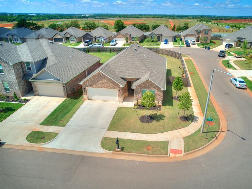 Property Photo:  9005 NW 149th Terrace  OK 73099 